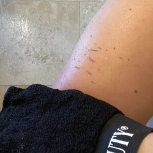 BODY EXFOLIATING MITT (All skin types)